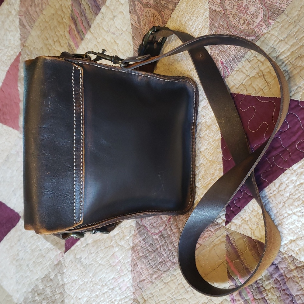 Patricia Nash 'Lari' Crossbody Bag - Picture 2 of 11